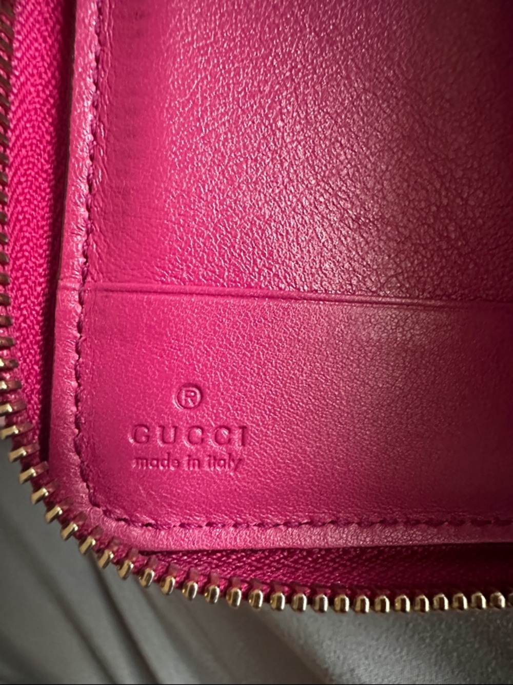 Gucci SoHo Medium Zip Around Wallet - Picture 4 of 12